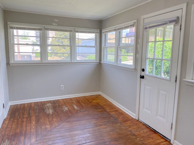 Building Photo - 3 Bedroom Historic Gainesville Home