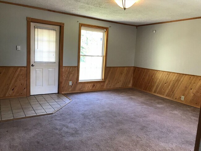Building Photo - Cute 2 Bedroom / 1.5 Bath home in Penn Tra...