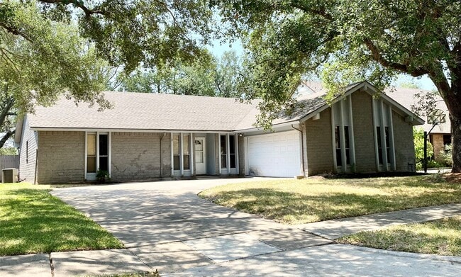 Primary Photo - 2819 Colony Dr