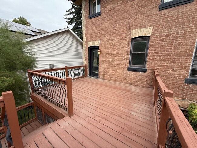 Building Photo - Elegant 2 Bed, 1 Bath Home on South Hill!