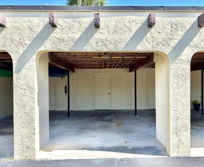Building Photo - 1727 Minutemen Causeway