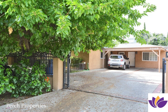 Primary Photo - 22149 Wyandotte St