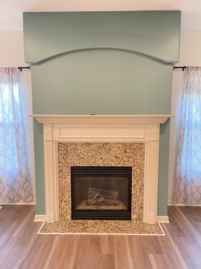Building Photo - Spacious home in super nice neighborhood in Northwest Omaha