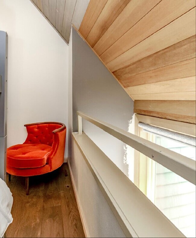 Building Photo - Desiree Condominiums ~ Queen Anne