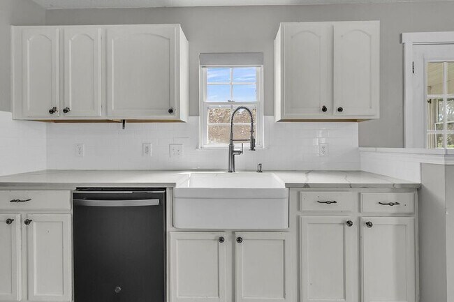Building Photo - 403 Dovetail Cir