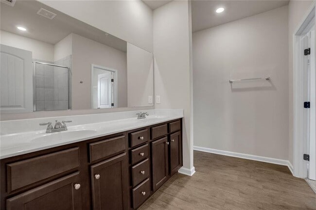 Building Photo - 2104 Irvin Ct