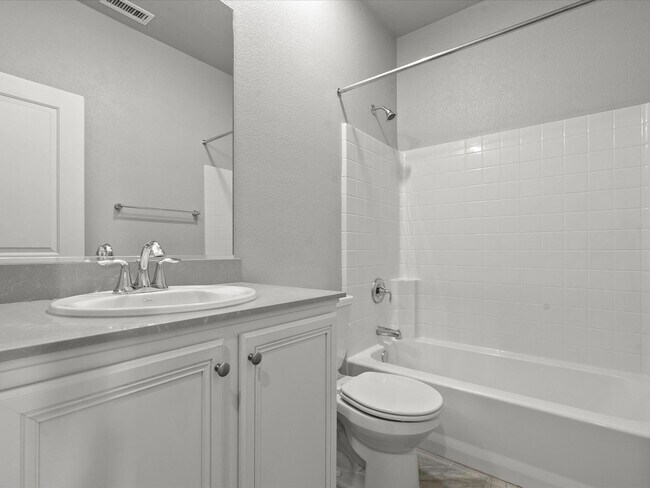 Building Photo - Move in Ready in the Heart of Reno