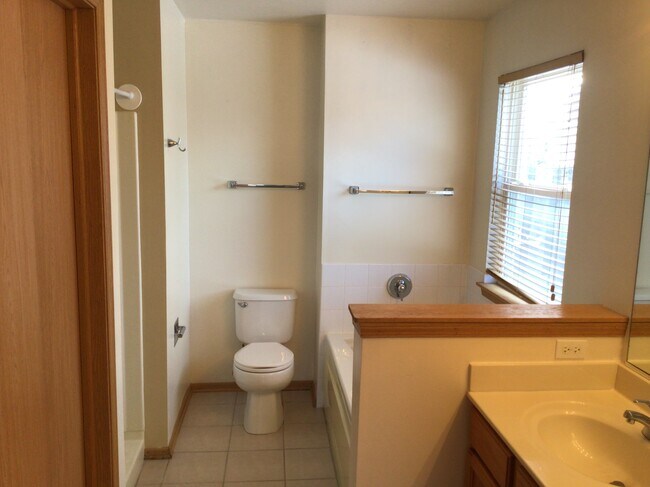 Building Photo - 560 S Annandale Dr