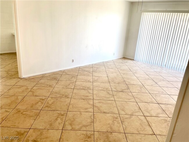 Building Photo - 2198 Capistrano Ave