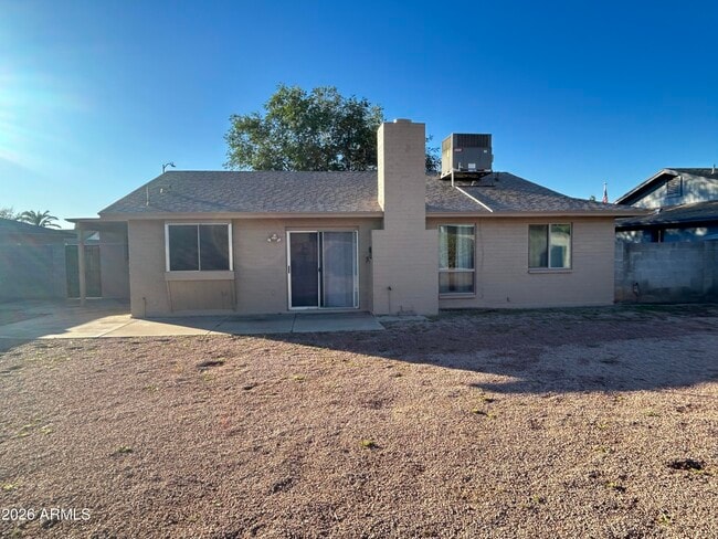 Building Photo - 3926 W Willow Ave