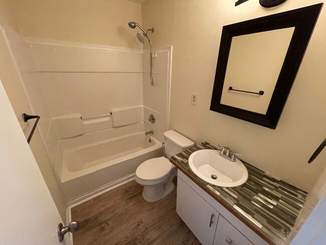 Building Photo - Convenient Location off Halls Mill