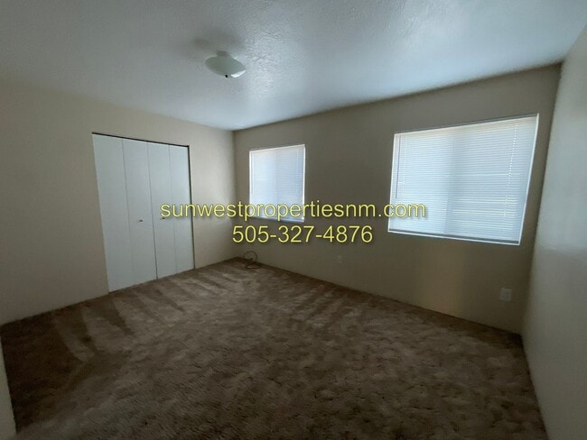 Building Photo - 2 Bedroom, 1.5 Bathroom with Garage