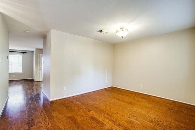 Building Photo - 11658 Lakeside Park Dr
