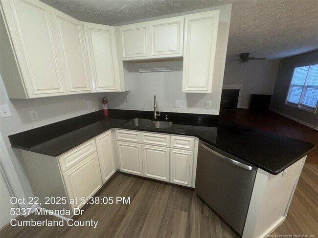 Building Photo - 5337 Miranda Dr