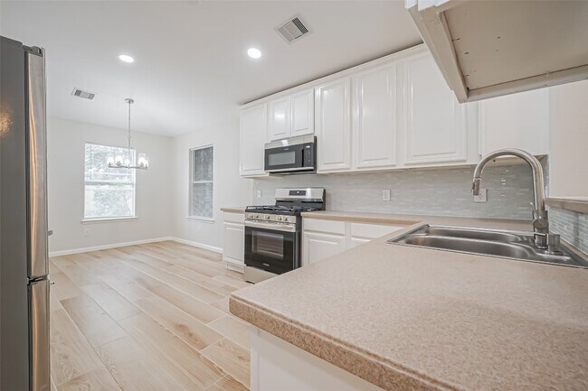 Building Photo - 11615 Standing Pine Ln