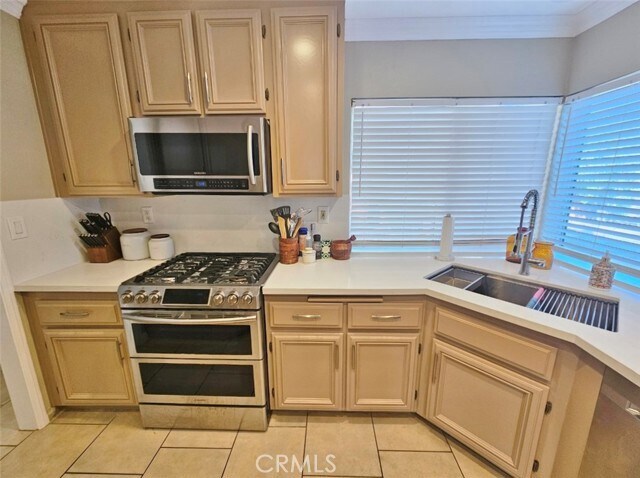 Building Photo - 39620 Glenwood Ct