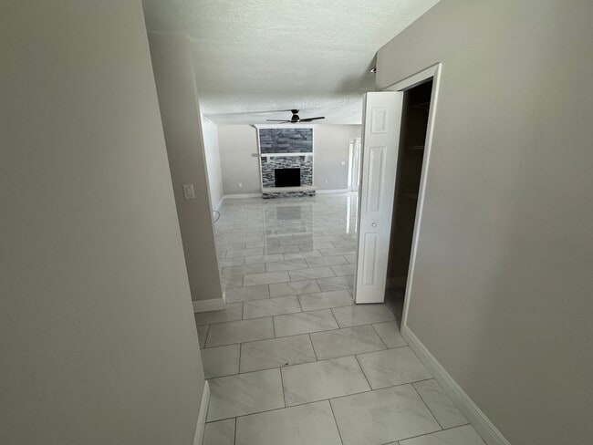 Building Photo - 3102 Shady Pine Ave