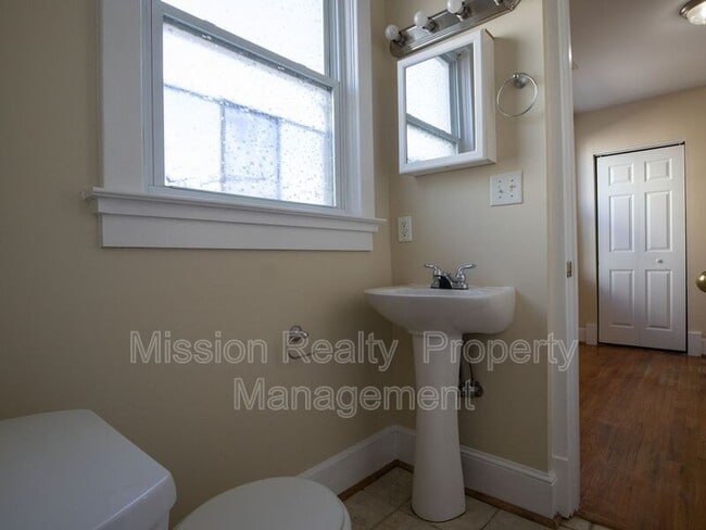 Building Photo - 1400 Bainbridge St