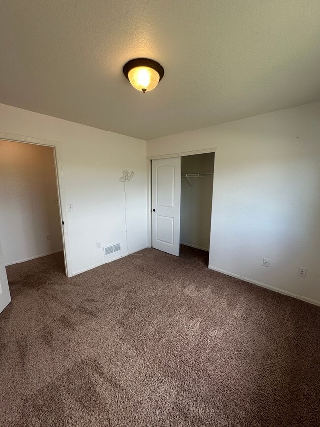 Building Photo - 301 W Cottonwood St