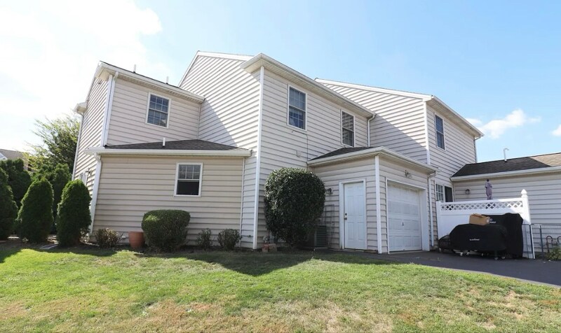 Building Photo - 641 Chickadee Dr