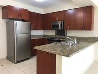 Building Photo - Convenient Kakaako living! 1/1/1