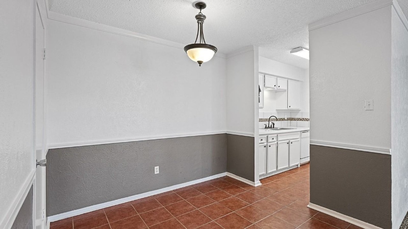 Building Photo - 4645 Ocean Dr