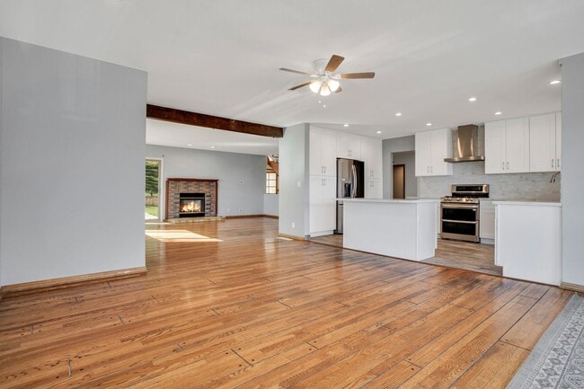 Building Photo - 15470 Longbow Dr