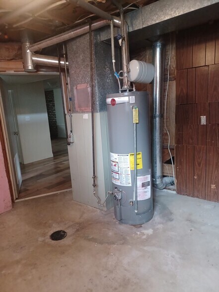 Building Photo - 705 Canyon View Drive