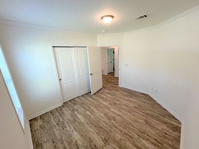 Building Photo - 5610 Woodford St