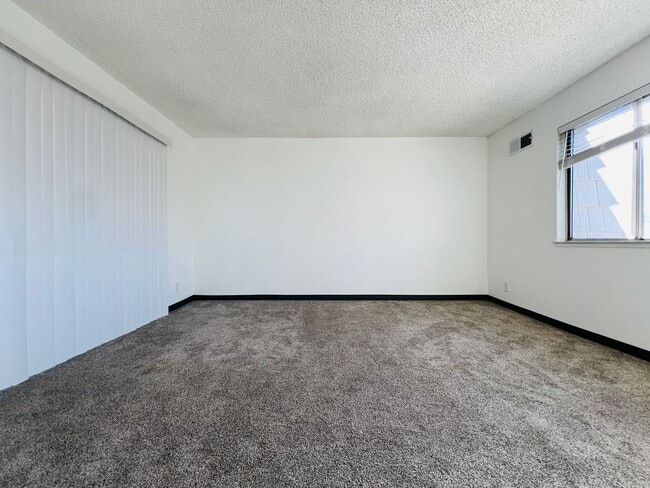 Building Photo - 2 Bedroom Duplex, near UNLV- Utilities Included!!