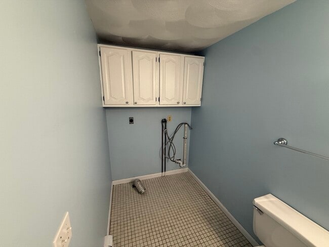 Building Photo - 59 Elm St