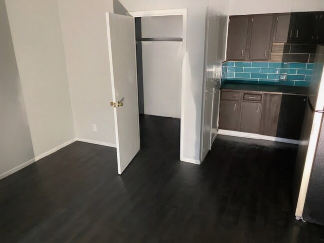 Building Photo - 719 San Antonio St