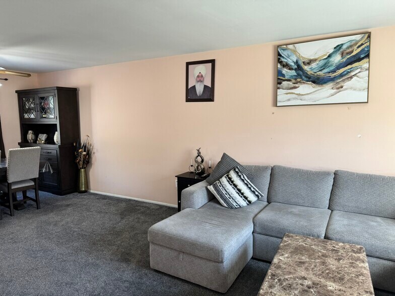 Livingroom - 1908 Ironwood Ln