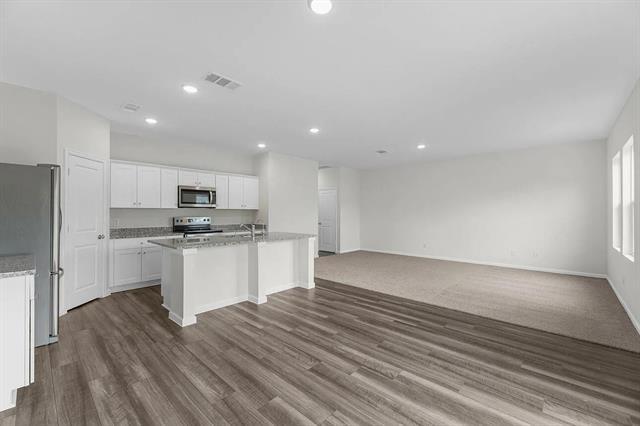 Building Photo - 2110 Mdw Pk Dr