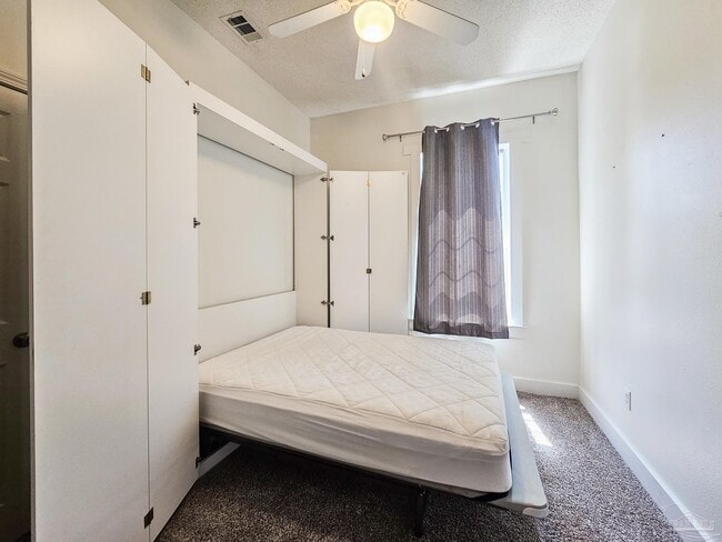 Building Photo - 919 E La Rua St