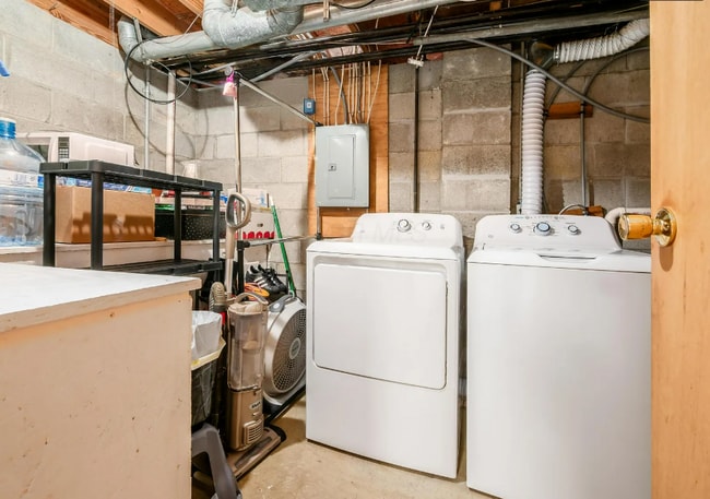 Building Photo - 4862 Stoneybrook Blvd