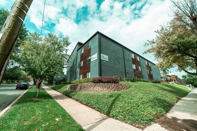Primary Photo - 4060 McGee St