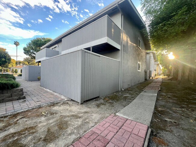 Building Photo - Modern Renovated 2-Bedroom in Santa Clara | Prime Location Near Apple, Nvidia & Major Highways