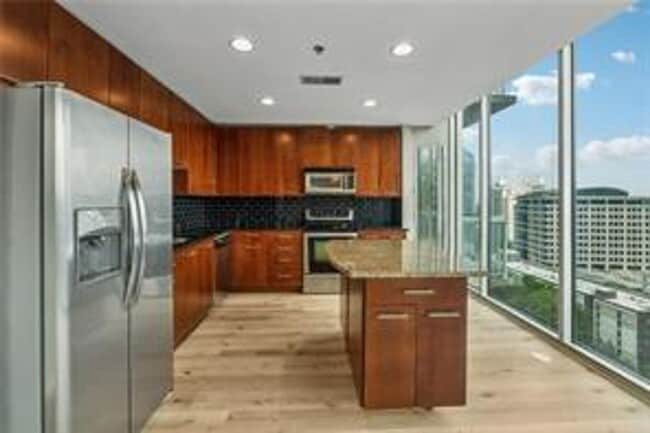 Building Photo - 1 Bedroom + 1 Bath with Views of Buckhead!