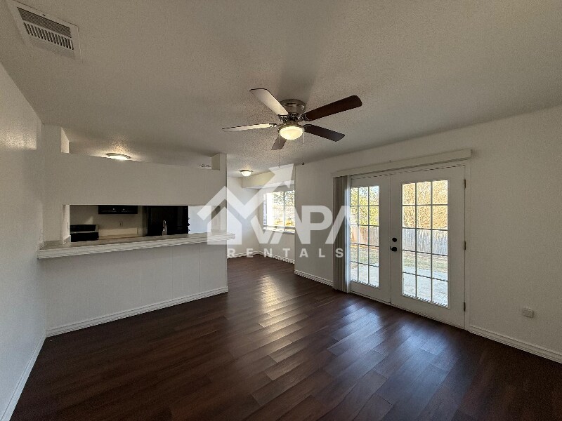 Building Photo - 5835 Freemans Farm St