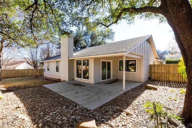 Building Photo - 4827 Gerona Dr