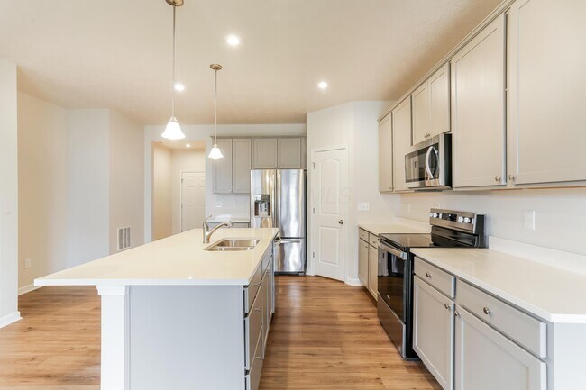 Building Photo - 5009 Roese Ave