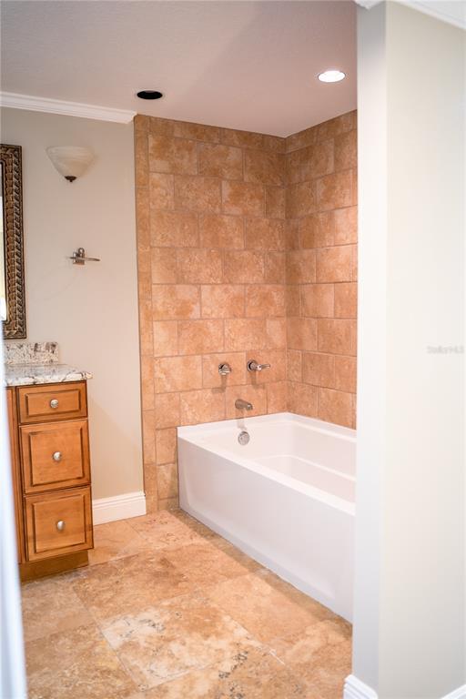 Building Photo - 1 Beach Dr SE