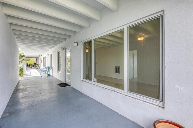 Building Photo - 1520 Lake Ave