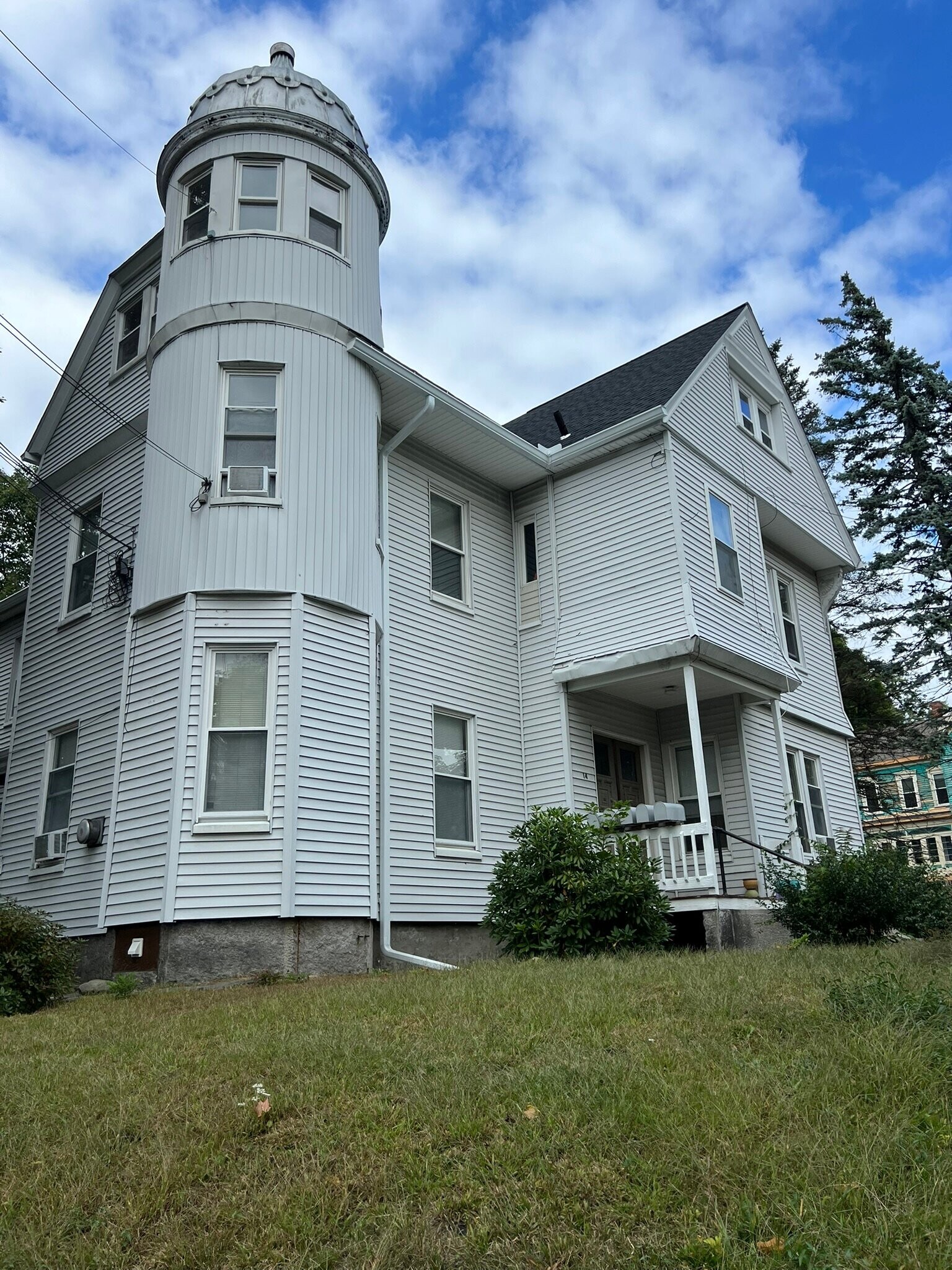 Building Photo - 14 Beacon St