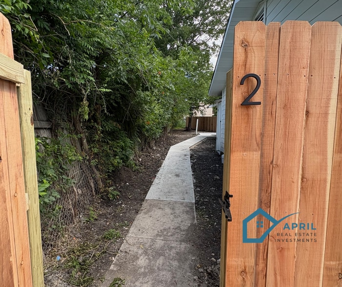 Building Photo - 1927 W Mayfield Blvd