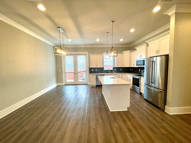 Building Photo - **MOVE IN SPECIAL-$500 OFF 1ST MONTH’S REN...