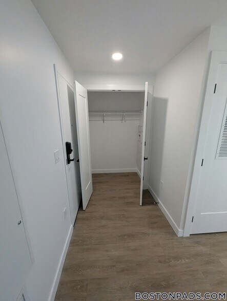 Building Photo - 199 Gardner St