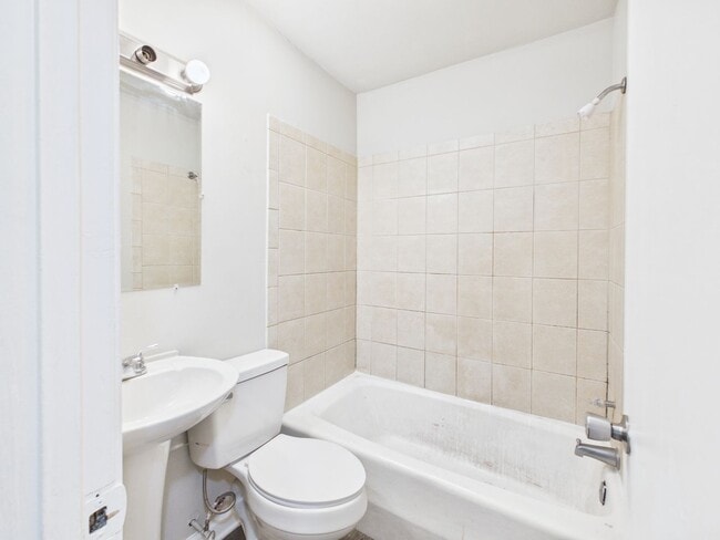 Building Photo - 838 S Jones St