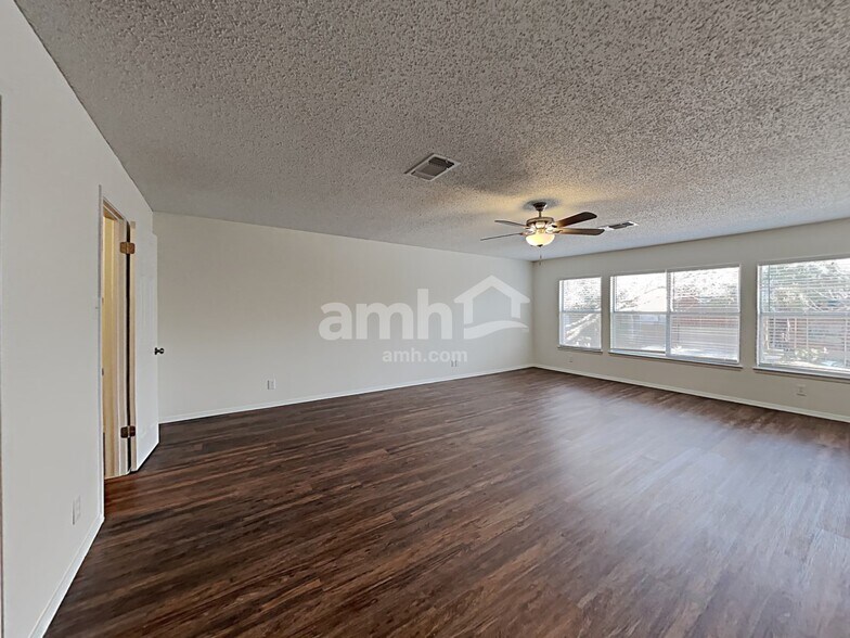 Building Photo - 2407 Canyon Rim